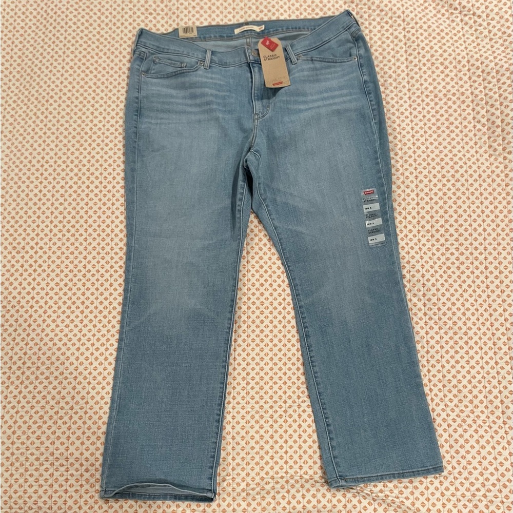 Levi’s Women Classic Straight Jean NWT